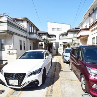 車２台の駐車場もあり、セカンドカーも駐車できます。